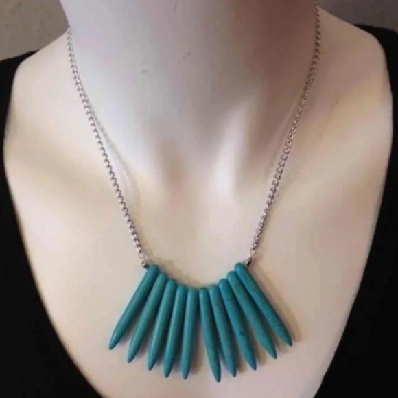 Beaded statement necklace - Picture 2 of 3